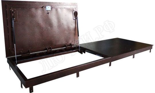 Напольный люк Дворник Уголок, алюминиевый рифленый лист, 2 створки Напольный люк Дворник Уголок, алюминиевый рифленый лист, 2 створки